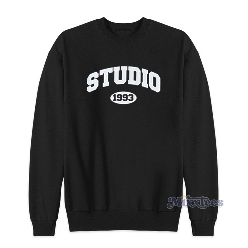 ★送料・関税込★1993 STUDIO★AUTHENTIC ARCH LOGO SWEATSHIRT Studio 1993 Arch Logo Sweatshirt